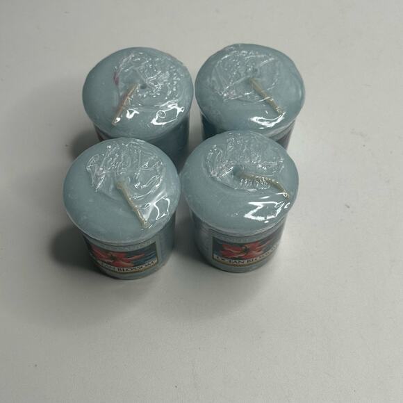 Yankee Candle Ocean Bossom 1.75 oz Votives Set of 4 - RETIRED New & Sealed - Picture 2 of 3